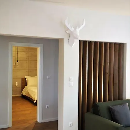 D-val Luxurious * Ángistron