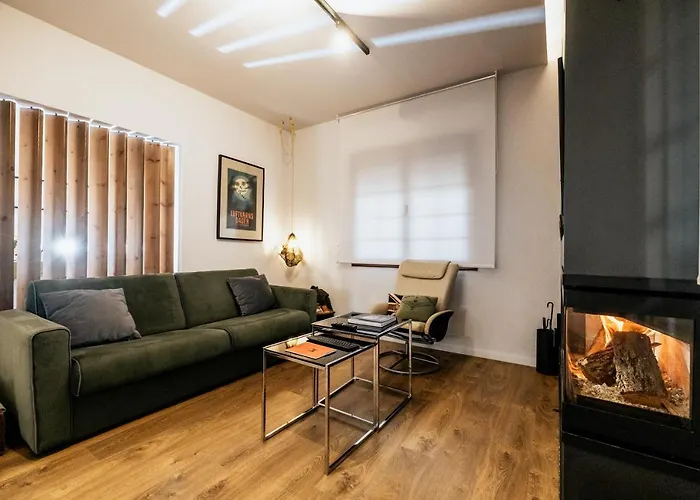 D-val Luxurious * Ángistron