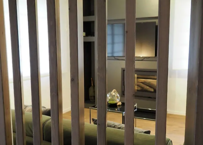 D-val Luxurious * Ángistron